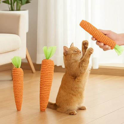 Gulerodsformet kattelegetøj lavet af snoet papirsnor